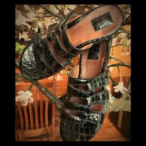 ✨Clarks Artisan Triple Strap Slide Blk 8 1/2 W✨